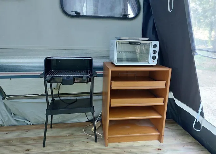 Caravane La Clairiere * Manaurie